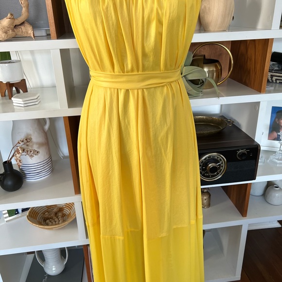 Strapless sweetheart neckline yellow dress in size 4 - Picture 4 of 9